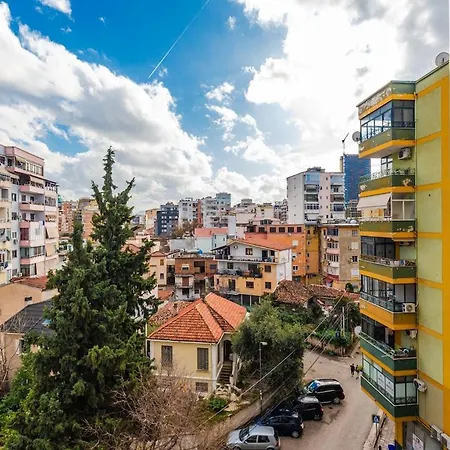 Vista Luxe Balcony With Free Private Parking Apartment