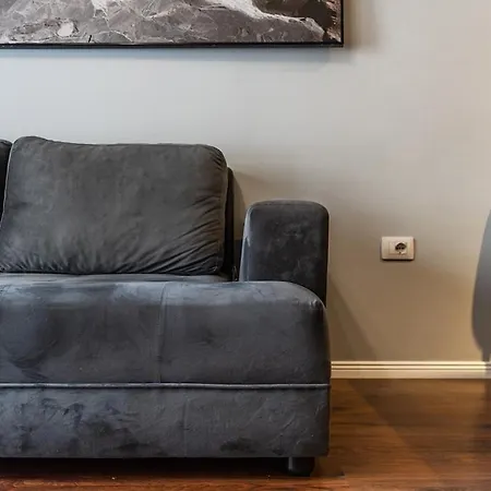 Vista Luxe Balcony With Free Private Parking Apartment