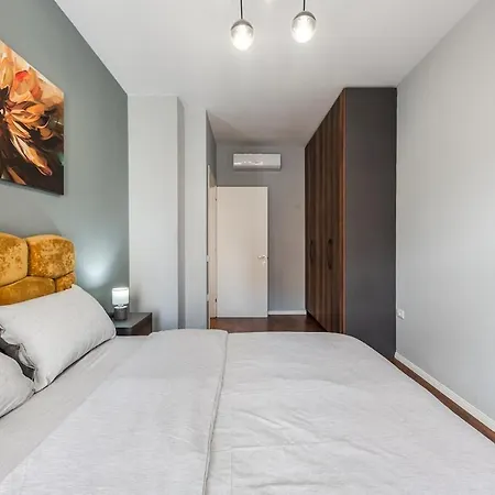 Apartament Vista Luxe Balcony With Free Private Parking Tirana
