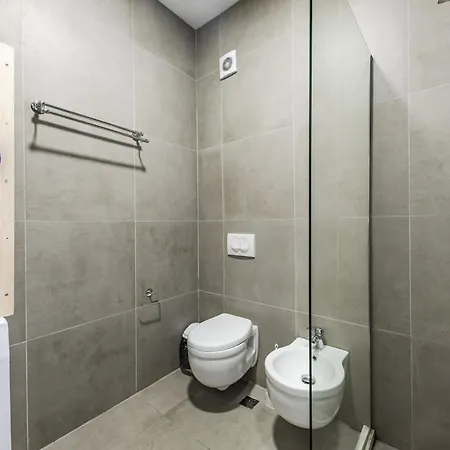 Vista Luxe Balcony With Free Private Parking Apartament