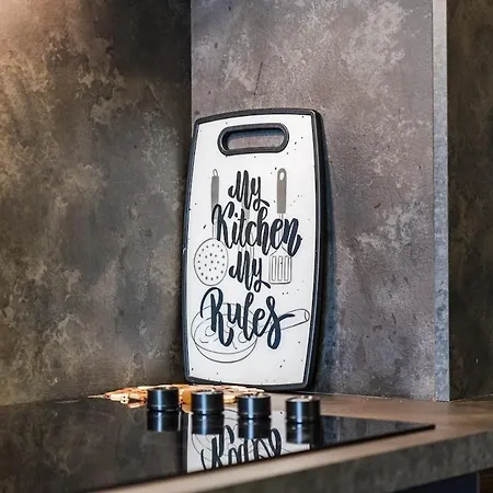 Vista Luxe Balcony With Free Private Parking Apartment