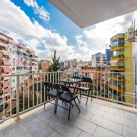 Vista Luxe Balcony With Free Private Parking