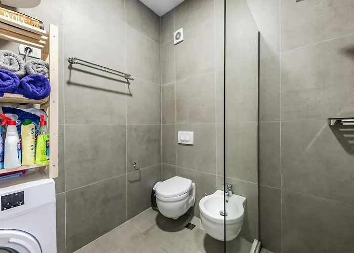 Vista Luxe Balcony With Free Private Parking Apartman