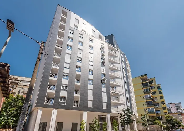 Vista Luxe Balcony With Free Private Parking *