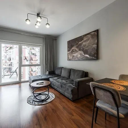 Vista Luxe Balcony With Free Private Parking Tirana