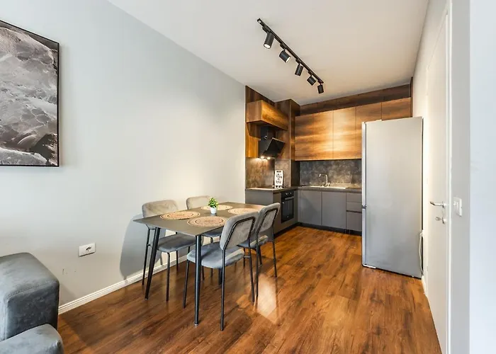 Vista Luxe Balcony With Free Private Parking Tirana